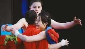 邮报：伯恩茅斯后卫塞内西与女足后卫鲍尔斯成英超新明星情侣