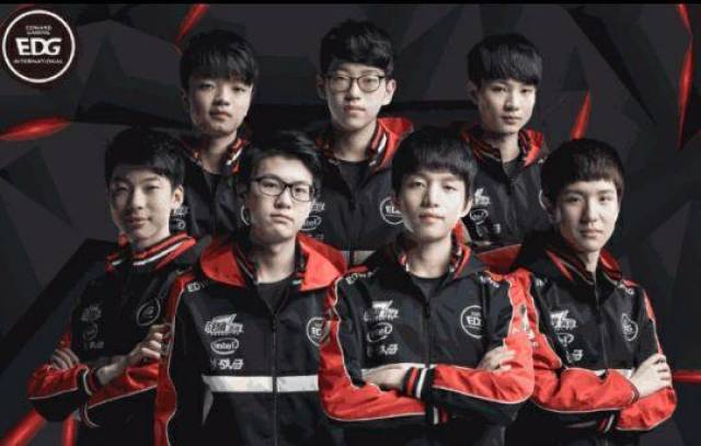 他经常参加 他经常参加